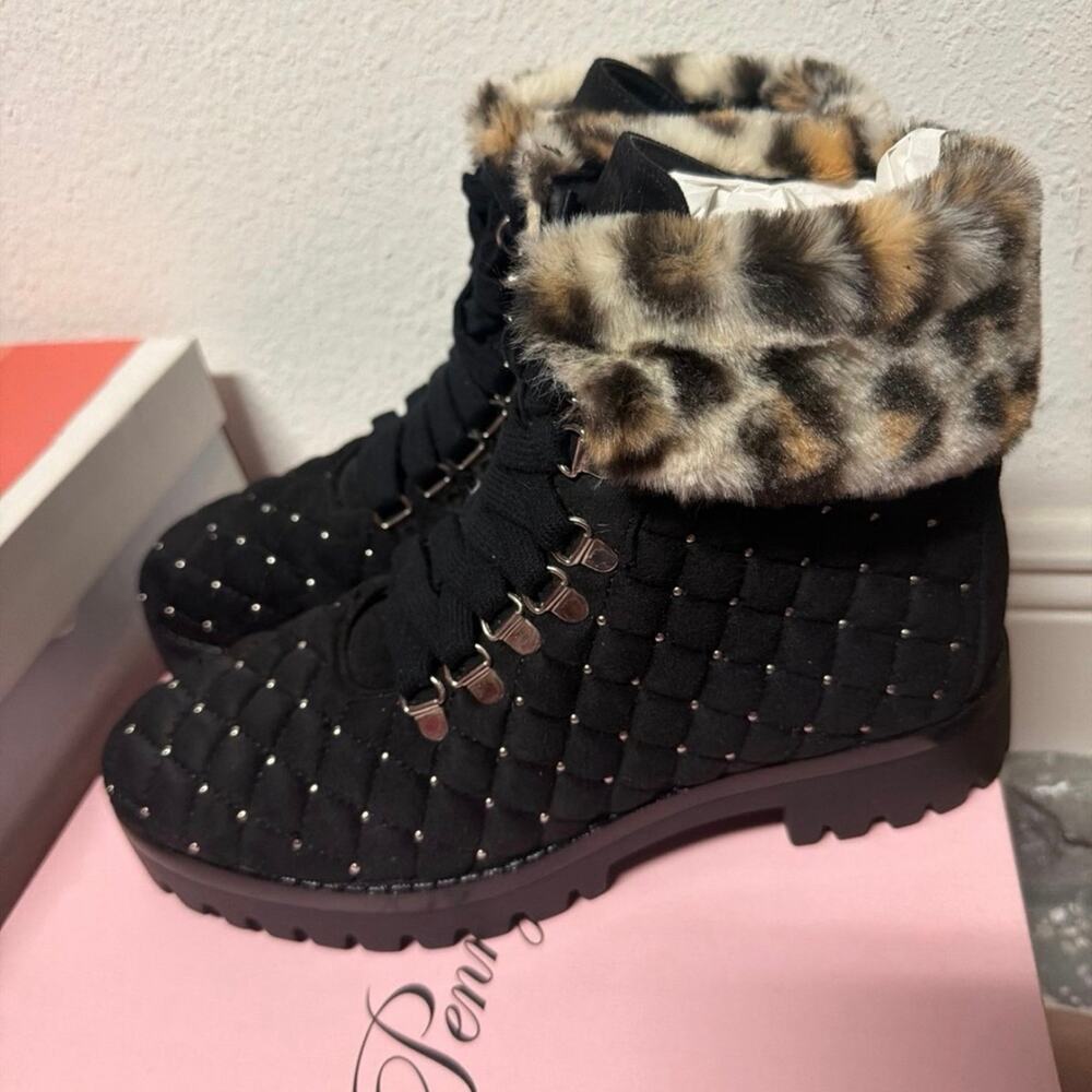 New in Box Penny Loves Kenny Women’s Combat Boots